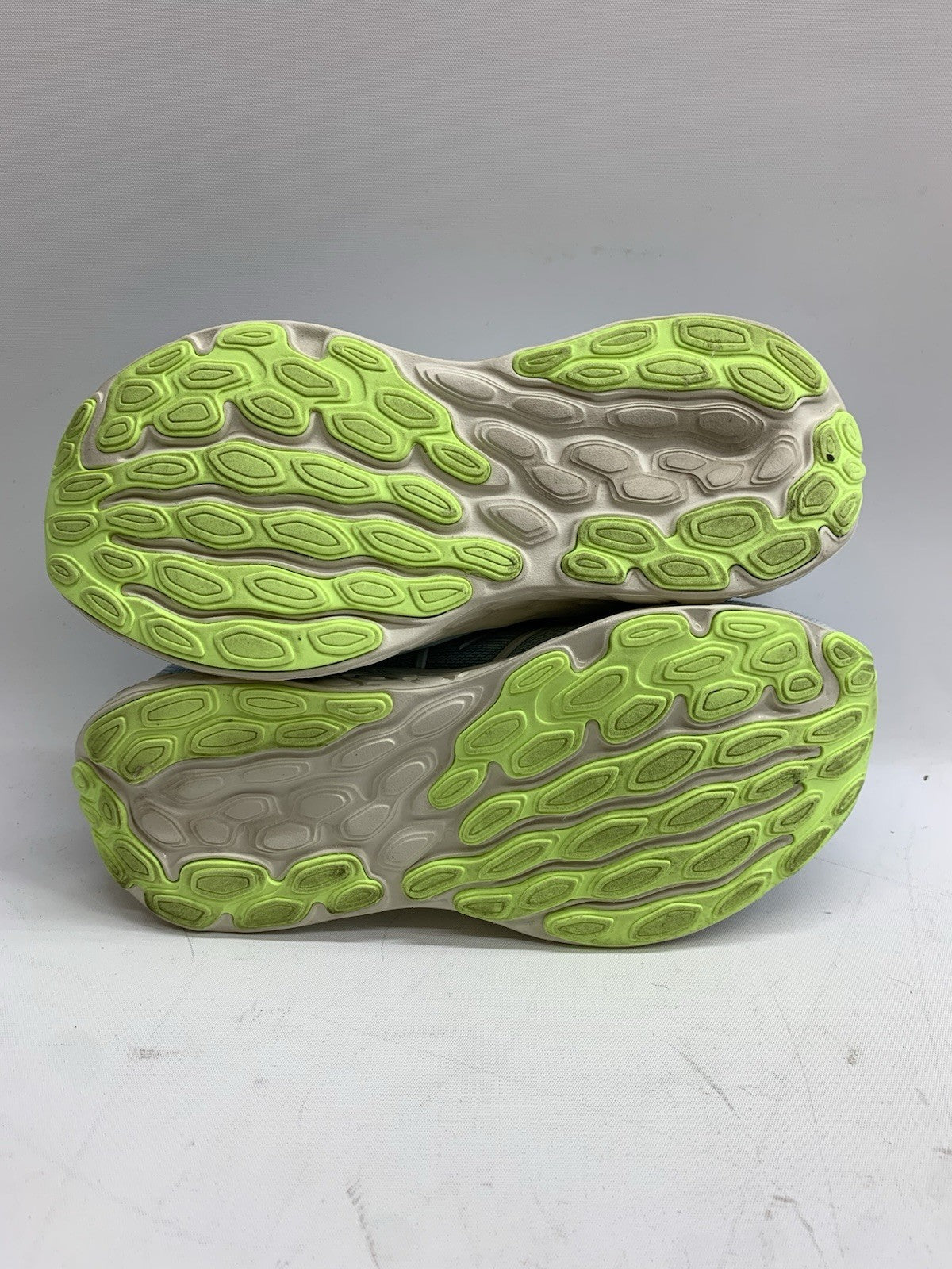New Balance Women's Fresh Foam W680LT8 Running Shoes Lightweight Sz 5.5 Lace-up