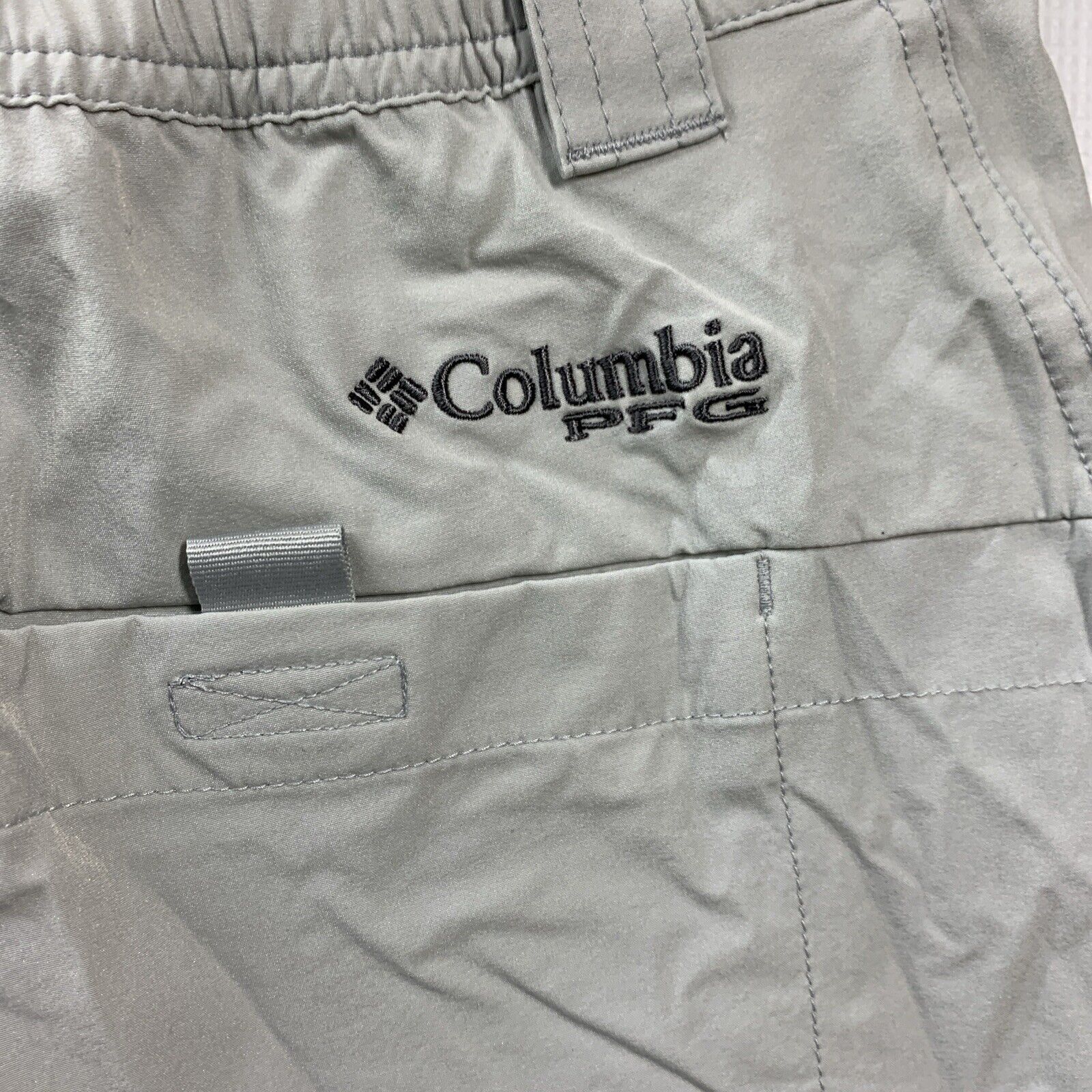 Columbia Mens Permit III Shorts Gray Size Medium with Hand, Back, Cargo Pockets