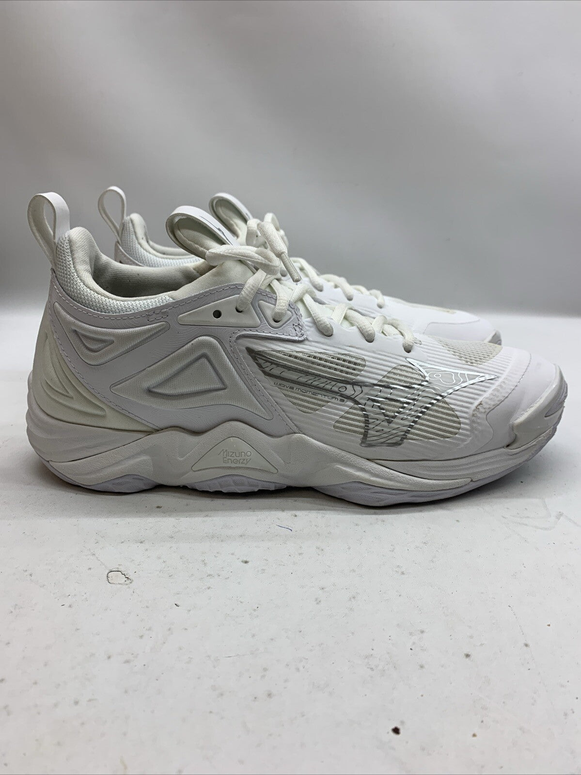Mizuno Enerzy Women's Wave Momentum 3 Volleyball Shoe White Size 9 Lace-up Sneak