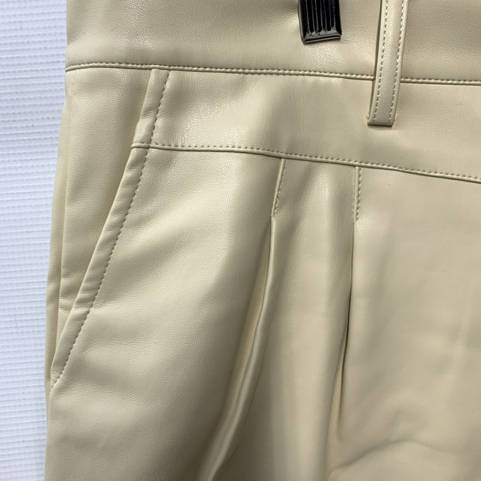 HUDSON Women's Mid Rise Pleated Short Size 33 Moth Collection with Pockets