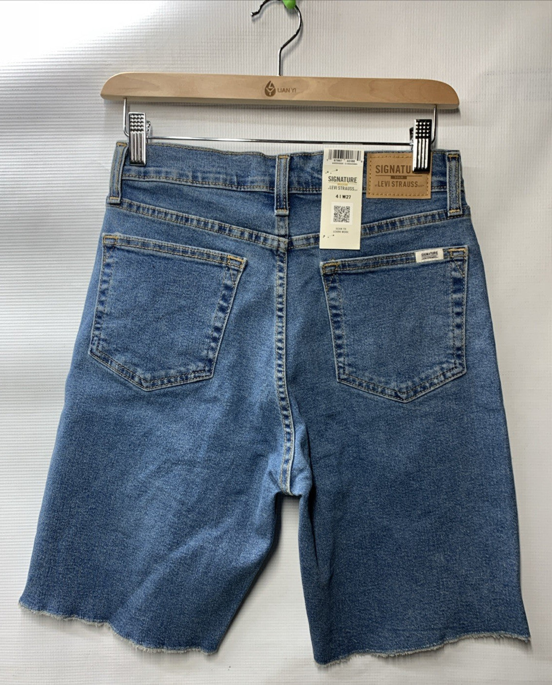 Levi Strauss High-Rise 9” Shorts Relaxed Fit Vintage Inspired Size 4/27W Blue