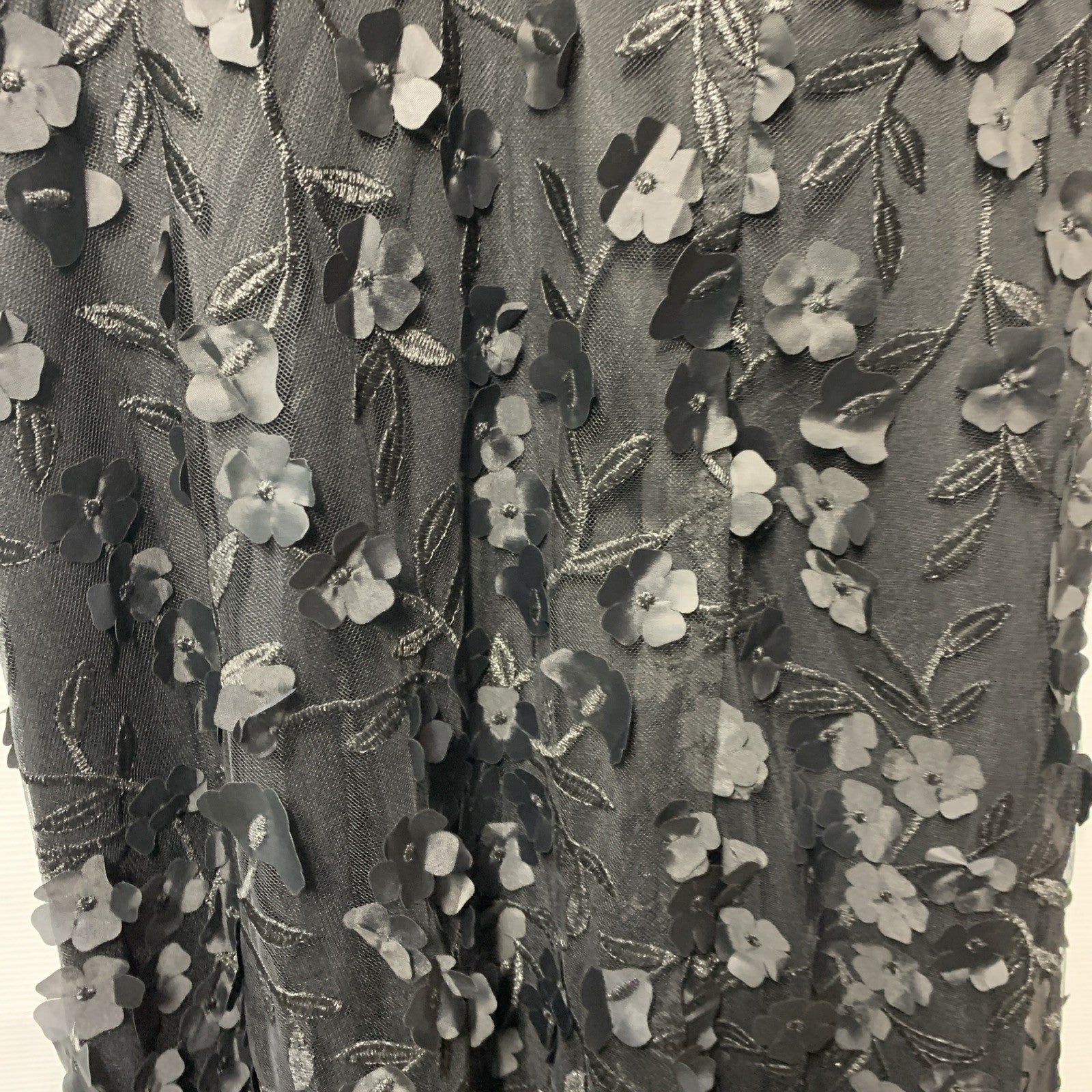 Xscape Sheer Matte Jersey Lace V-Neck Floral Appliques Floor Length Dress 6P