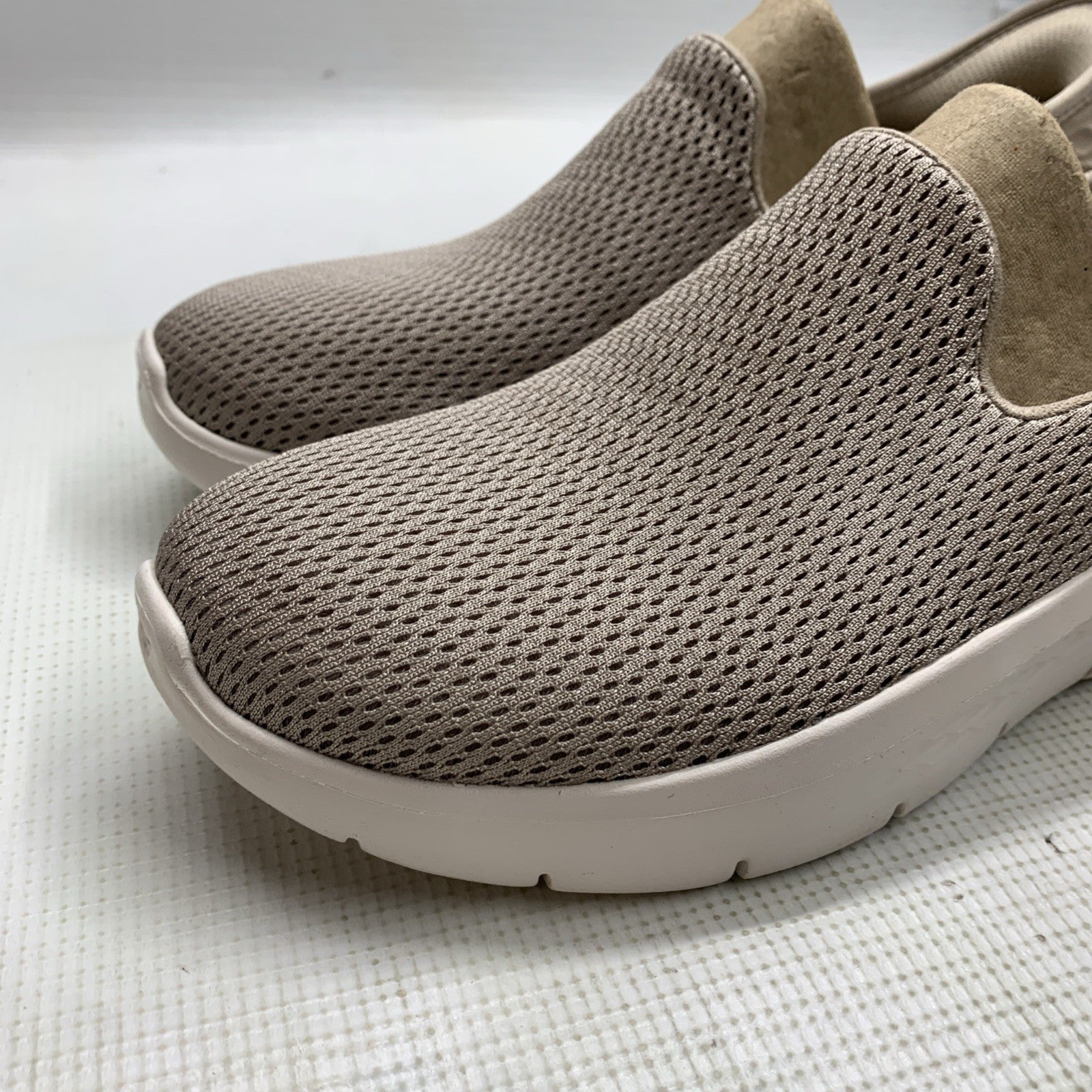 SKECHERS GoWalk GOGA Max GEN 5 Beige Mesh Slip-on Comfort Walking Shoe Women’s 8