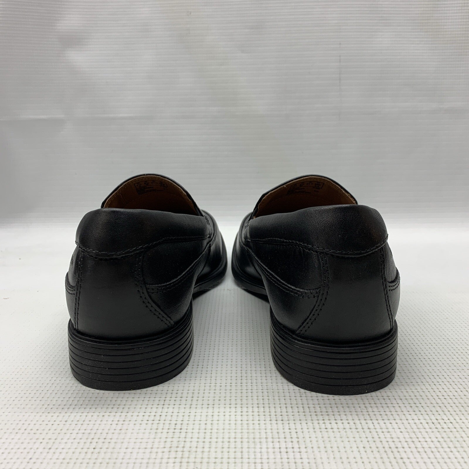 Clarks Mens Tilden Free Loafer Black Leather Size 8.5 Formal Business Shoes
