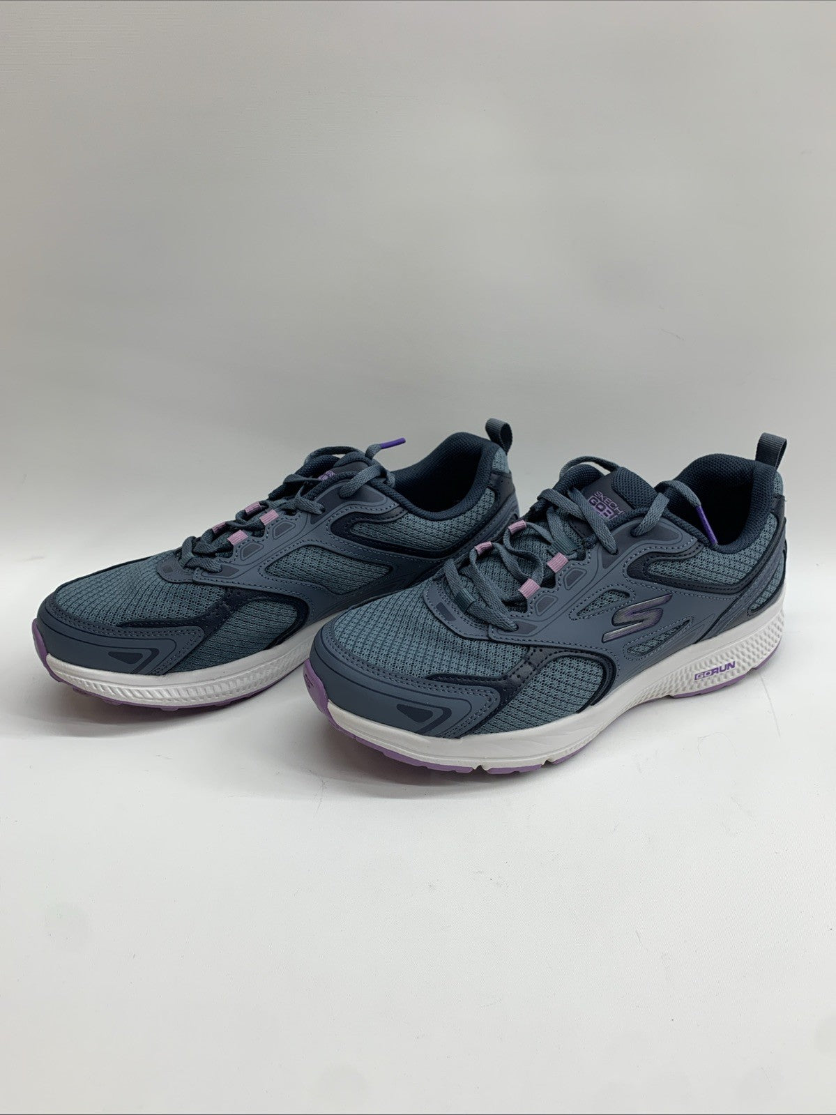 Skechers GO RUN Shoes Consistent 9.5 Blue Purple Air Cooled Goga Mat Lace-up