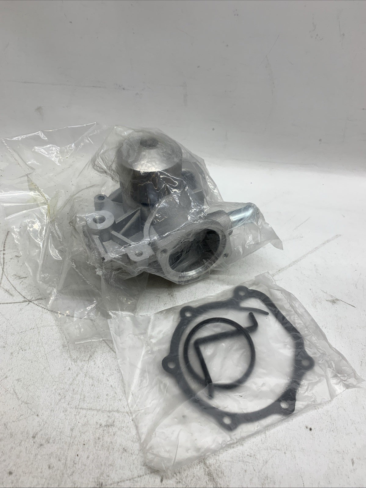 AISIN Water Pump Fit 93-06 2.2L & 2.5L Subaru Non-Turbo 16V SOHC EJ18 EJ22 EJ25