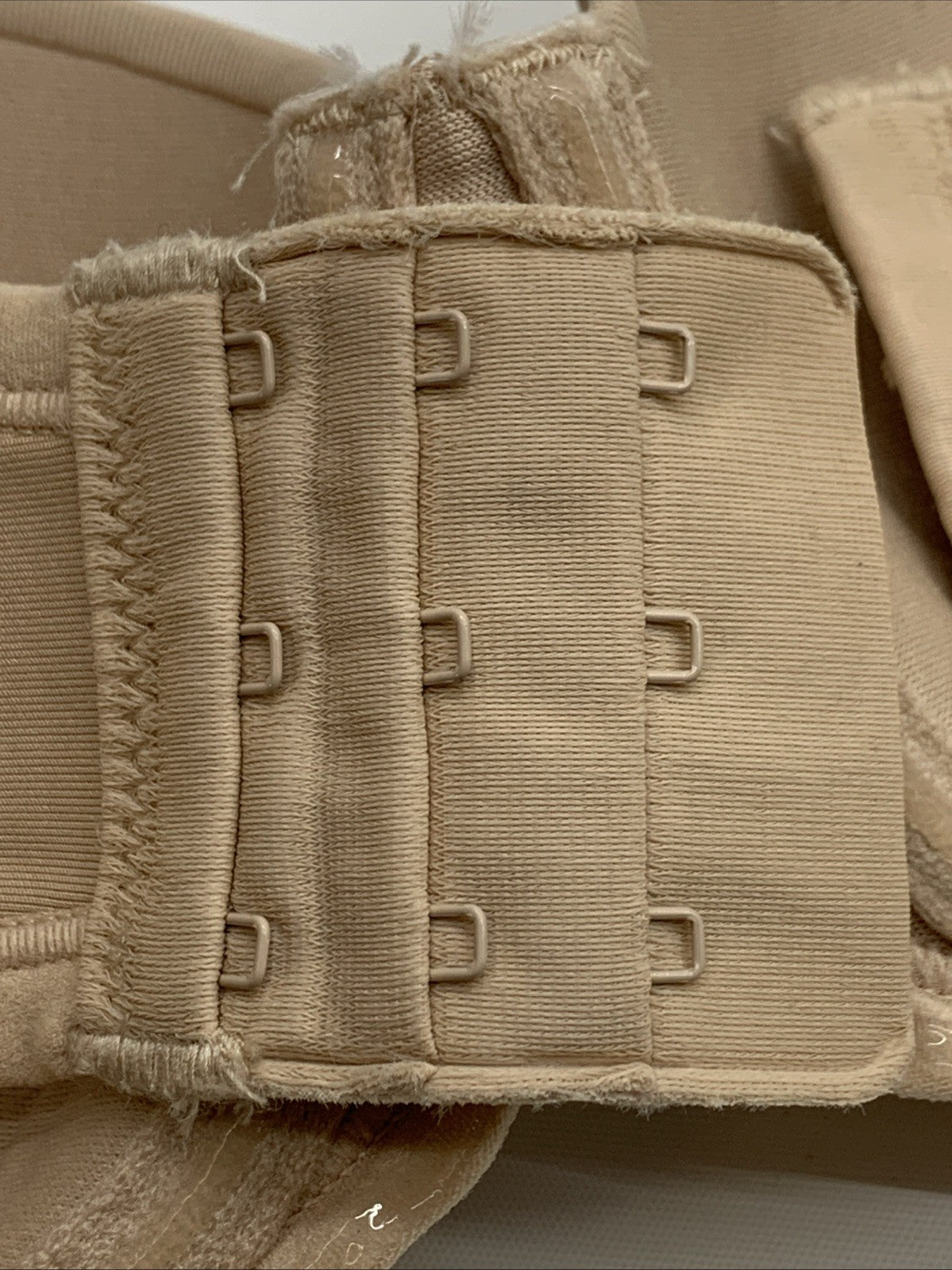 Vanity Fair Beauty Back Strapless Bra 74380 34B Beige Lightly Lined 4-Way Stretc