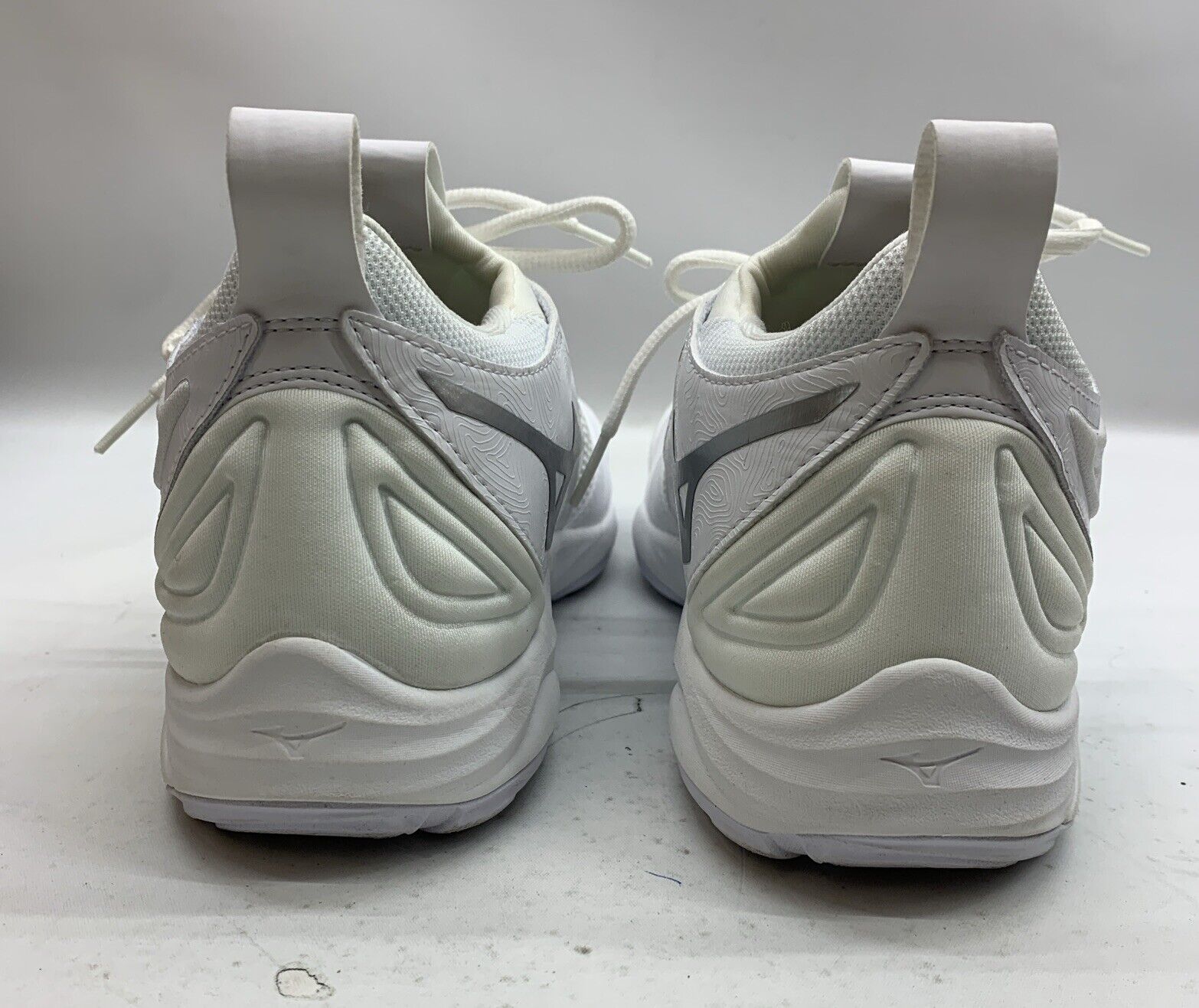 Mizuno Enerzy Women's Wave Momentum 3 Volleyball Shoe White Size 9 Lace-up Sneak